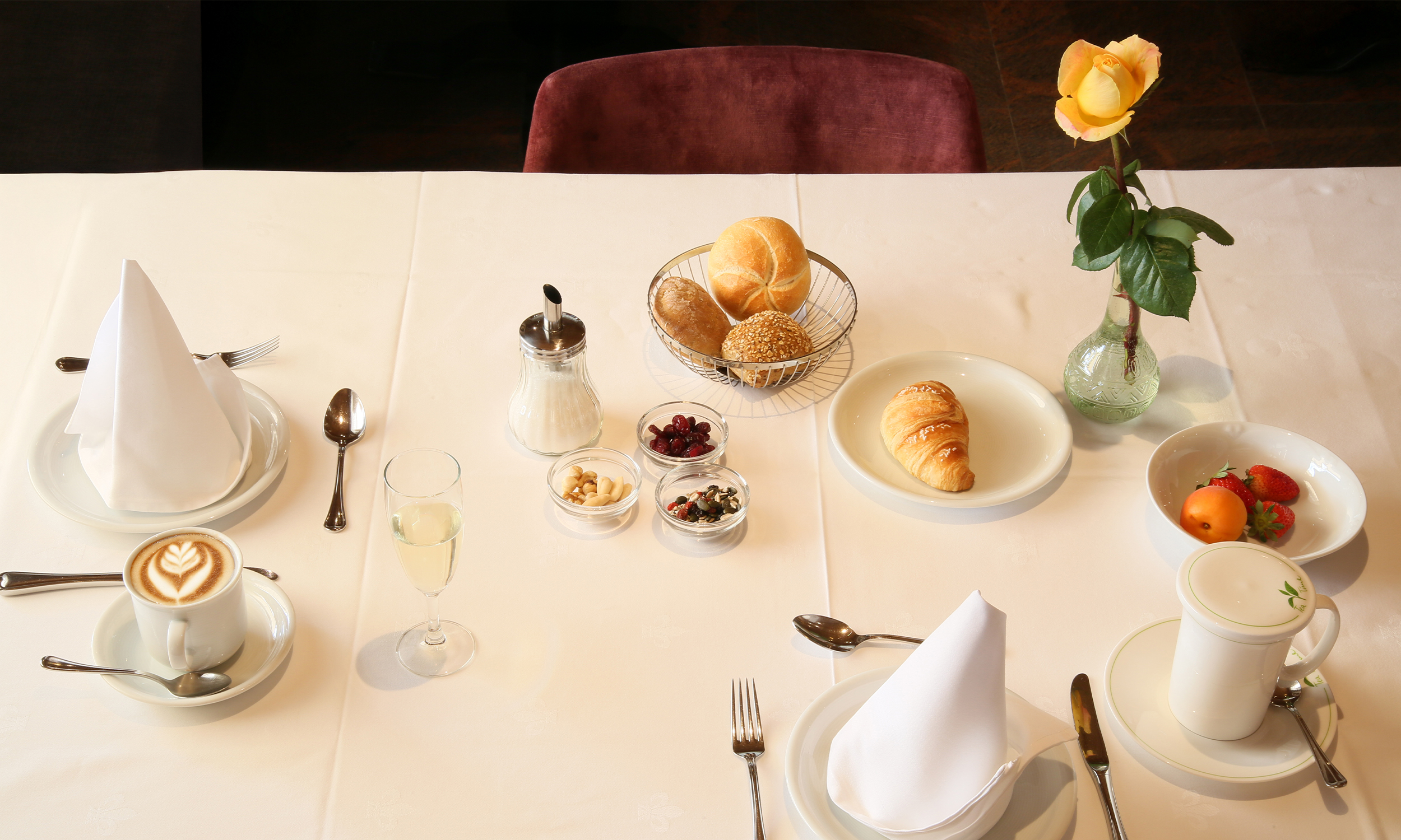 Zimmer mit reichhaltigem Frühstück